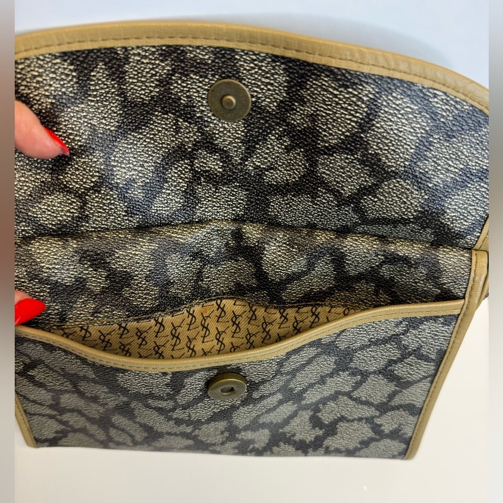 YSL Vintage Clutch in Iconic Giraffe Print - Picture 12 of 13